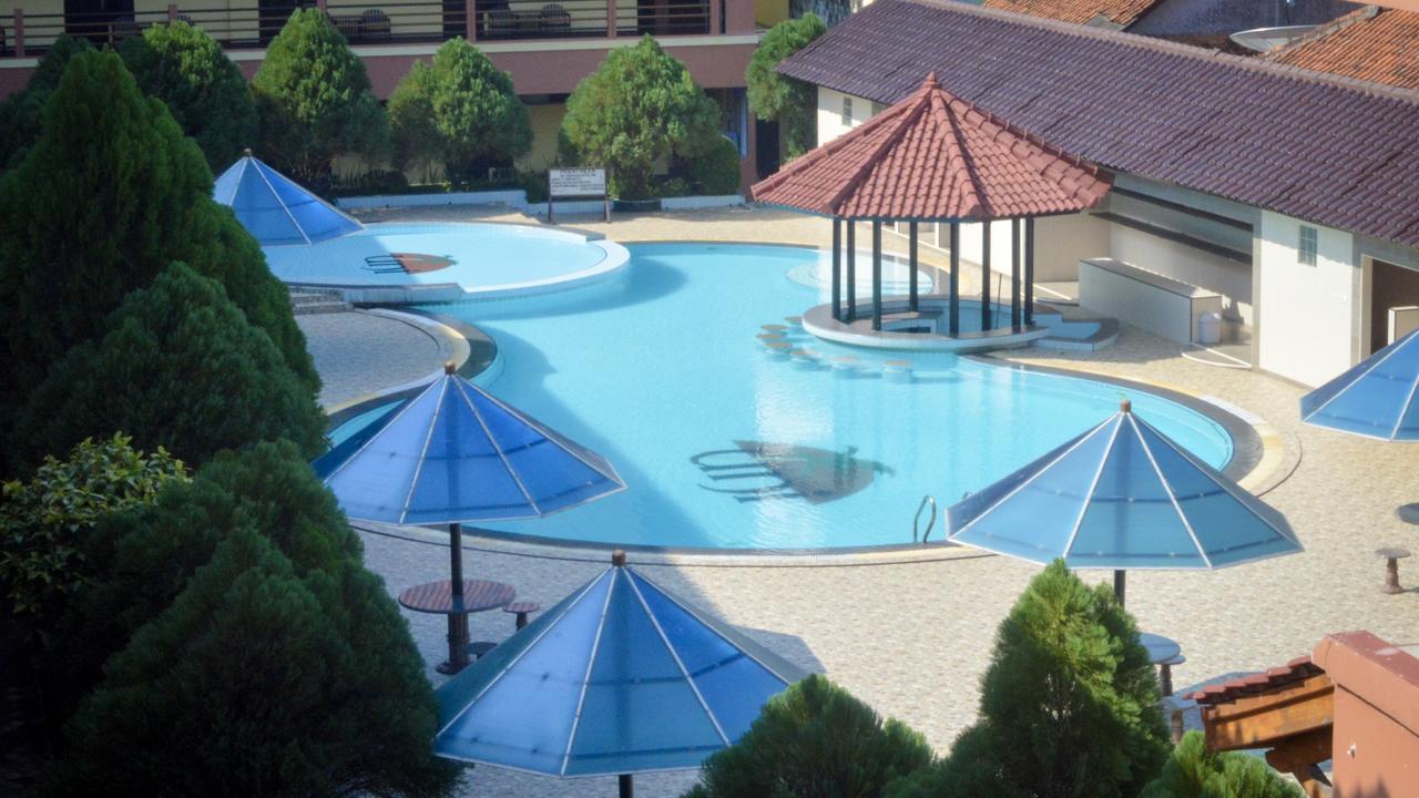 Uni Beach Hotel Pangandaran Exterior foto