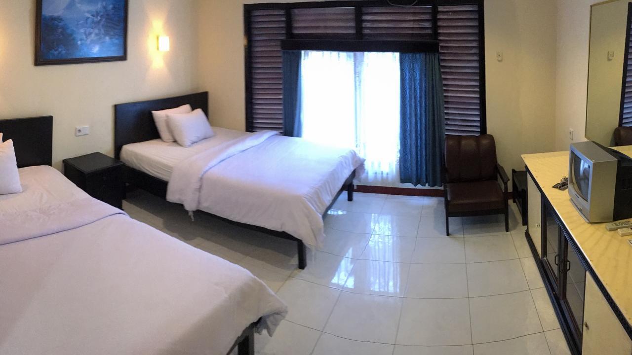 Uni Beach Hotel Pangandaran Exterior foto