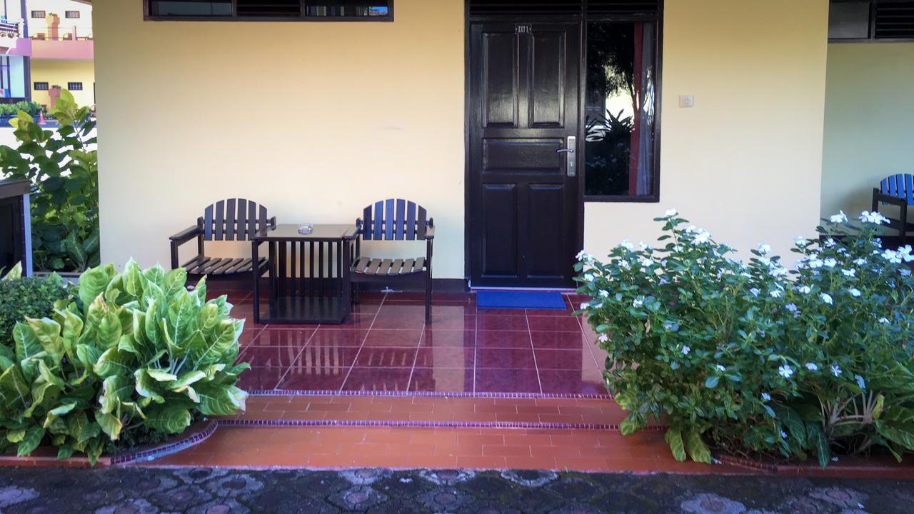Uni Beach Hotel Pangandaran Habitación foto